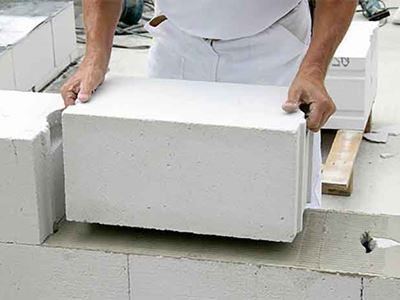 Cellular concrete, the fashionable ecological material in construction that replaces bricks.