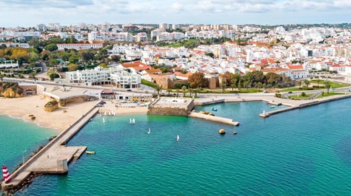 Découvrez le charme et la beauté de Lagos, Portugal : plages, marina, golf et plus encore !